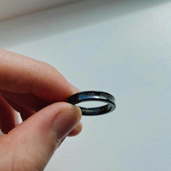Pre-owned Tiffany & Co 1837 Black Titanium Narrow Band Ring Size 8 - Picture 1 of 5
